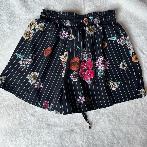 Joe B Short - Picture 4 of 7